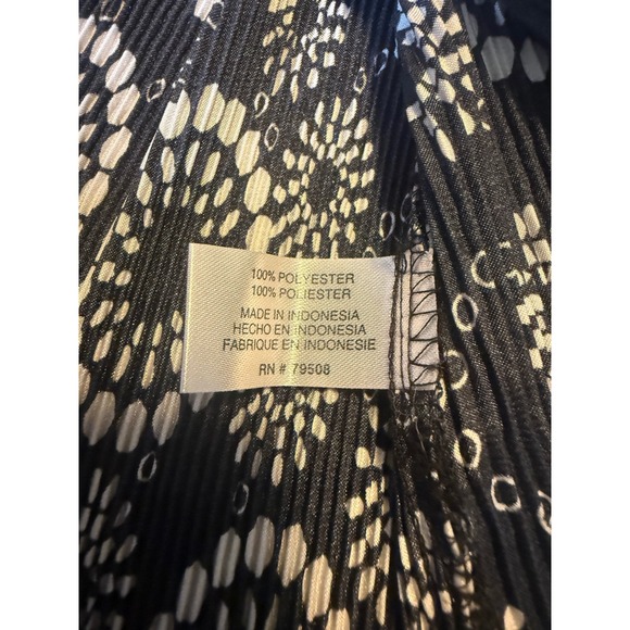 Violet Claire Black White boho Y2K Floral Pleated Bell Sleeve Button M Whimsi - Picture 5 of 5